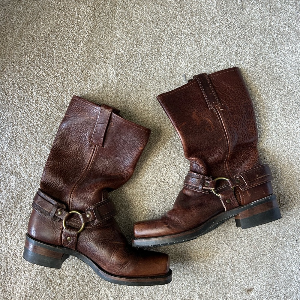 Women’s 9.5 Frye Boots